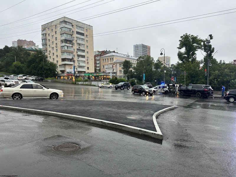 Госавтоинспекция проводит проверку по факту ДТП на Покровском парке во Владивостоке